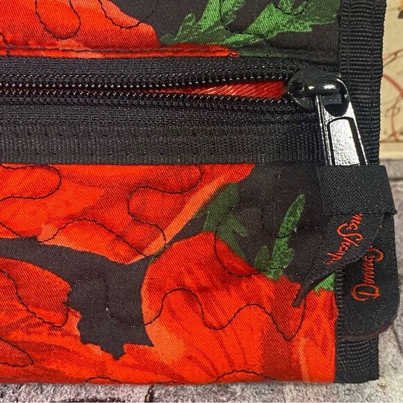 Donna Sharp Red Poppy Wristlet Quilted Wallet Vibrant Floral Red Black Print - Picture 10 of 10